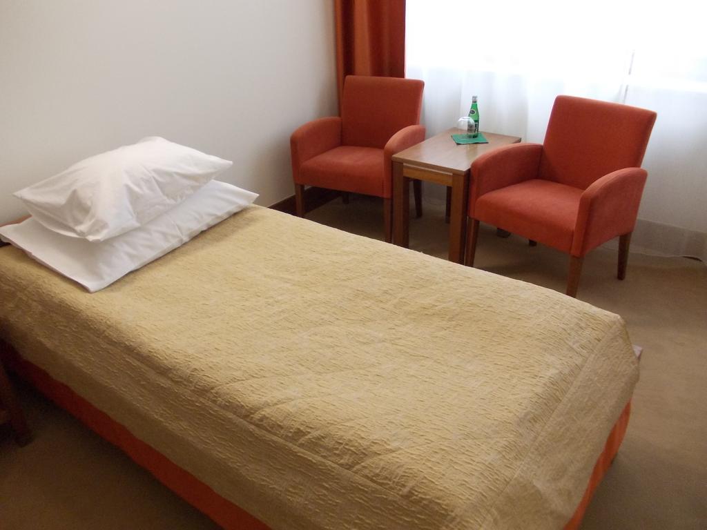 Bed and Breakfast Rezydencja Belweder Klonowa Варшава Экстерьер фото
