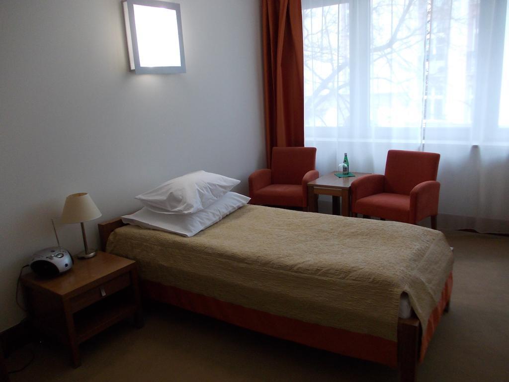 Bed and Breakfast Rezydencja Belweder Klonowa Варшава Экстерьер фото